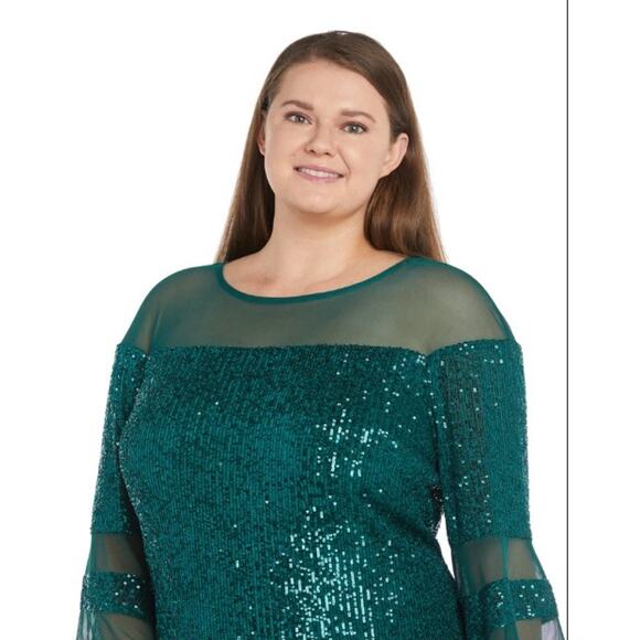 NWT R & M Richards Short Emerald Sequin Dress with Bell Sleeves - Plus size 22W - Picture 3 of 3